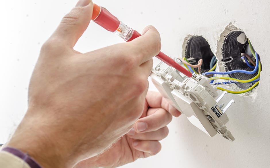 cherche électricien pas cher Éragny