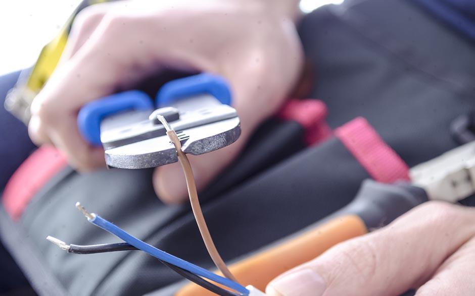 cherche électricien pas cher Éragny